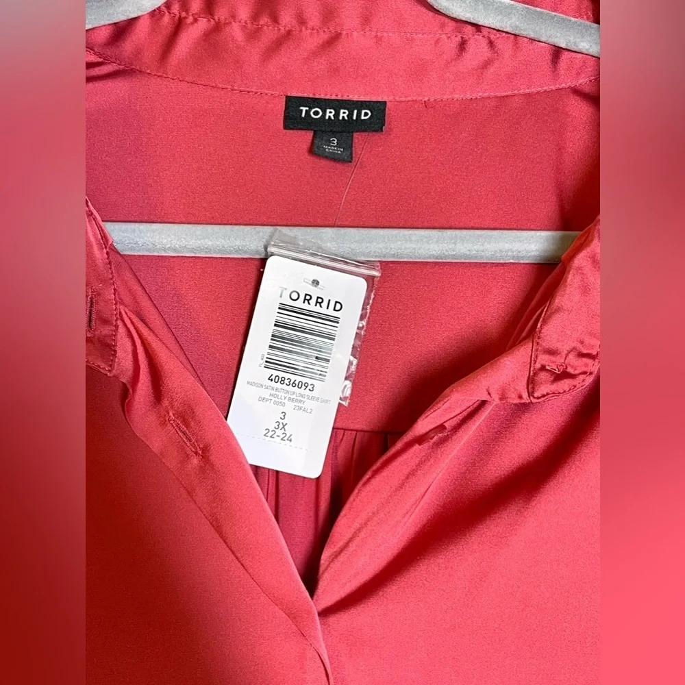 NWT TORRID Madison Satin Button-Up Long Sleeve Shirt Size 3X (22/24) Holly Berry - Picture 5 of 8